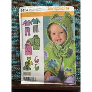Simplicity 4434 boby hood top pant swaddle bib pattern